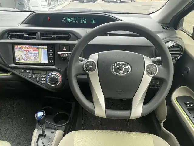 トヨタ アクア S 道東・釧路十勝 2013(平25)年 4.9万km グレーメタリック 社外メモリーナビ/バックカメラ/オートライト/純正Egスターター/SW付ノーマルタイヤ積込/社外スロットルコントローラー/新車時保証書/取扱説明書