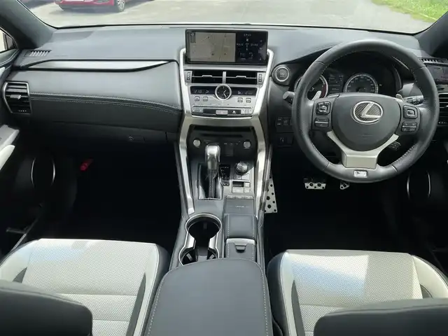 レクサス ＮＸ 300 Fスポーツ 福岡県 2018(平30)年 4.8万km ホワイトノーヴァガラスフレーク レーンキープアシスト/衝突被害軽減システム/パーキングアシスト/全方位ドラレコ/ブラインドスポットモニター/追従クルーズコントロール/純正ナビ/フルセグTV（AM.FM.CD）/Bluetooth/ビルドイン２．０ETC/純正AW/純正フロアマット/電動リアゲート/電動格納サードシート/シートヒーター/エアシート/パワーシート/シートメモリー/ステアリングヒーター/パノラミックビューモニター/USB２コ