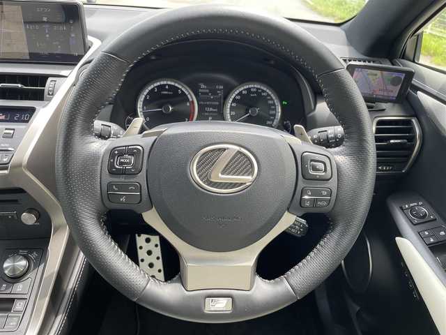 レクサス ＮＸ 300 Fスポーツ 福岡県 2018(平30)年 4.8万km ホワイトノーヴァガラスフレーク レーンキープアシスト/衝突被害軽減システム/パーキングアシスト/全方位ドラレコ/ブラインドスポットモニター/追従クルーズコントロール/純正ナビ/フルセグTV（AM.FM.CD）/Bluetooth/ビルドイン２．０ETC/純正AW/純正フロアマット/電動リアゲート/電動格納サードシート/シートヒーター/エアシート/パワーシート/シートメモリー/ステアリングヒーター/パノラミックビューモニター/USB２コ