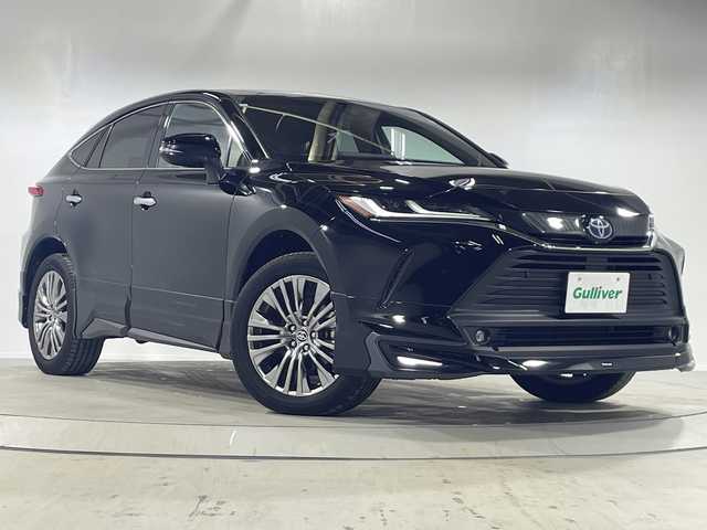 トヨタ ハリアー ハイブリッド Z レザーパッケージ 神奈川県 2023(令5)年 1万km ブラック Toyota Safety Sense/・プリクラッシュセーフティ/・レーンディパーチャーアラート/・オートハイビーム/・レーダークルーズコントロール/・ブラインドスポットモニター/ヘッドアップディスプレイ/パワーバックドア/モデリスタエアロ/ブラックレザーシート/前席パワーシート/エアシート/シートヒーター/12.3インチ純正コネクティッドナビ/地デジTV/【Bluetooth接続】/バックカメラ/ドライブレコーダー/革巻きステアリング/ステアリングヒーター/ステアリングスイッチ/ETC（2.0）/LEDヘッドライト/フォグライト/ウインカーミラー/クリアランスソナー/純正19インチアルミホイル/サイド/カーテンエアバッグ/スマートキー