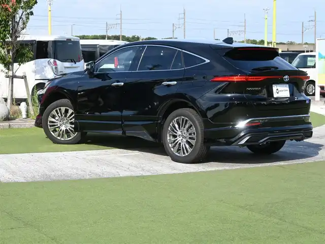 トヨタ ハリアー ハイブリッド Z レザーパッケージ 千葉県 2023(令5)年 1万km ブラック Toyota Safety Sense/・プリクラッシュセーフティ/・レーンディパーチャーアラート/・オートハイビーム/・レーダークルーズコントロール/・ブラインドスポットモニター/ヘッドアップディスプレイ/パワーバックドア/モデリスタエアロ/ブラックレザーシート/前席パワーシート/エアシート/シートヒーター/純正コネクティッドナビ/地デジTV/【Bluetooth接続】/バックカメラ/ドライブレコーダー/革巻きステアリング/ステアリングヒーター/ステアリングスイッチ/ETC（2.0）/LEDヘッドライト/フォグライト/ウインカーミラー/クリアランスソナー/純正19インチアルミホイル/サイド/カーテンエアバッグ/スマートキー