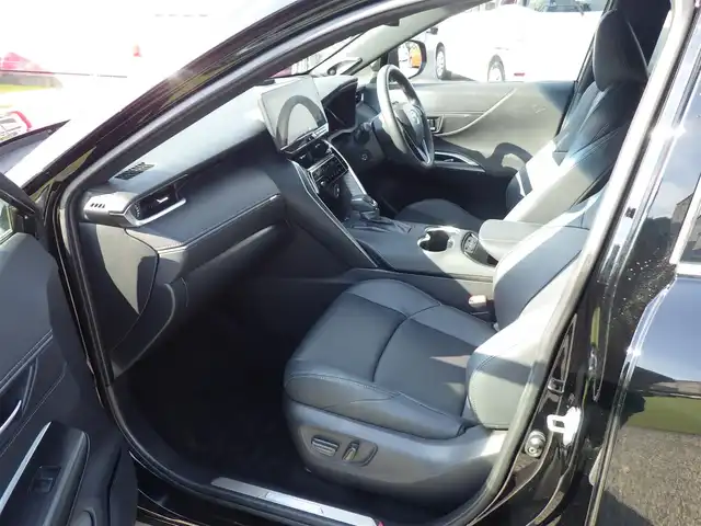 トヨタ ハリアー ハイブリッド Z レザーパッケージ 千葉県 2023(令5)年 1万km ブラック Toyota Safety Sense/・プリクラッシュセーフティ/・レーンディパーチャーアラート/・オートハイビーム/・レーダークルーズコントロール/・ブラインドスポットモニター/ヘッドアップディスプレイ/パワーバックドア/モデリスタエアロ/ブラックレザーシート/前席パワーシート/エアシート/シートヒーター/純正コネクティッドナビ/地デジTV/【Bluetooth接続】/バックカメラ/ドライブレコーダー/革巻きステアリング/ステアリングヒーター/ステアリングスイッチ/ETC（2.0）/LEDヘッドライト/フォグライト/ウインカーミラー/クリアランスソナー/純正19インチアルミホイル/サイド/カーテンエアバッグ/スマートキー
