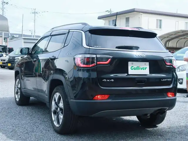 クライスラー・ジープ ジープ コンパス リミテッド 千葉県 2020(令2)年 5.7万km 黒 純正ナビ/フルセグTV/Bluetooth/AM/FM/AUX/純正18インチAW/純正ドアバイザー/追従クルーズコントロール/前後ドライブレコーダー/ETC2.0/beatsサウンド/黒革シート/運転席メモリー機能付きパワーシート/アイドリングストップ/ブラインドスポットモニター/電動リアゲート/電動パーキングブレーキ/スマートキー2本/取説/保証書