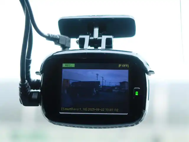 クライスラー・ジープ ジープ コンパス リミテッド 千葉県 2020(令2)年 5.7万km 黒 純正ナビ/フルセグTV/Bluetooth/AM/FM/AUX/純正18インチAW/純正ドアバイザー/追従クルーズコントロール/前後ドライブレコーダー/ETC2.0/beatsサウンド/黒革シート/運転席メモリー機能付きパワーシート/アイドリングストップ/ブラインドスポットモニター/電動リアゲート/電動パーキングブレーキ/スマートキー2本/取説/保証書