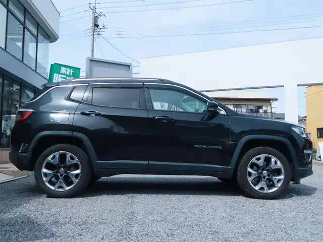 クライスラー・ジープ ジープ コンパス リミテッド 千葉県 2020(令2)年 5.7万km 黒 純正ナビ/フルセグTV/Bluetooth/AM/FM/AUX/純正18インチAW/純正ドアバイザー/追従クルーズコントロール/前後ドライブレコーダー/ETC2.0/beatsサウンド/黒革シート/運転席メモリー機能付きパワーシート/アイドリングストップ/ブラインドスポットモニター/電動リアゲート/電動パーキングブレーキ/スマートキー2本/取説/保証書