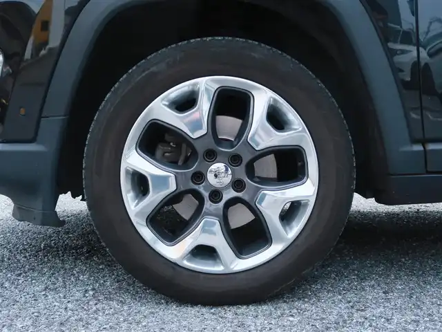 クライスラー・ジープ ジープ コンパス リミテッド 千葉県 2020(令2)年 5.7万km 黒 純正ナビ/フルセグTV/Bluetooth/AM/FM/AUX/純正18インチAW/純正ドアバイザー/追従クルーズコントロール/前後ドライブレコーダー/ETC2.0/beatsサウンド/黒革シート/運転席メモリー機能付きパワーシート/アイドリングストップ/ブラインドスポットモニター/電動リアゲート/電動パーキングブレーキ/スマートキー2本/取説/保証書