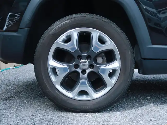 クライスラー・ジープ ジープ コンパス リミテッド 千葉県 2020(令2)年 5.7万km 黒 純正ナビ/フルセグTV/Bluetooth/AM/FM/AUX/純正18インチAW/純正ドアバイザー/追従クルーズコントロール/前後ドライブレコーダー/ETC2.0/beatsサウンド/黒革シート/運転席メモリー機能付きパワーシート/アイドリングストップ/ブラインドスポットモニター/電動リアゲート/電動パーキングブレーキ/スマートキー2本/取説/保証書