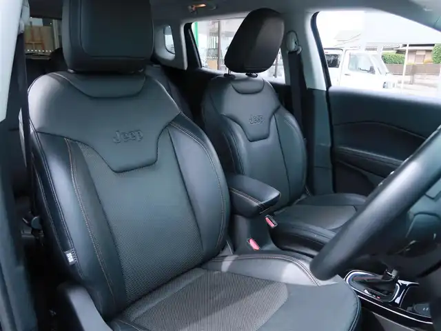 クライスラー・ジープ ジープ コンパス リミテッド 千葉県 2020(令2)年 5.7万km 黒 純正ナビ/フルセグTV/Bluetooth/AM/FM/AUX/純正18インチAW/純正ドアバイザー/追従クルーズコントロール/前後ドライブレコーダー/ETC2.0/beatsサウンド/黒革シート/運転席メモリー機能付きパワーシート/アイドリングストップ/ブラインドスポットモニター/電動リアゲート/電動パーキングブレーキ/スマートキー2本/取説/保証書