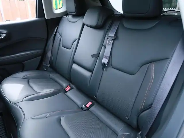 クライスラー・ジープ ジープ コンパス リミテッド 千葉県 2020(令2)年 5.7万km 黒 純正ナビ/フルセグTV/Bluetooth/AM/FM/AUX/純正18インチAW/純正ドアバイザー/追従クルーズコントロール/前後ドライブレコーダー/ETC2.0/beatsサウンド/黒革シート/運転席メモリー機能付きパワーシート/アイドリングストップ/ブラインドスポットモニター/電動リアゲート/電動パーキングブレーキ/スマートキー2本/取説/保証書