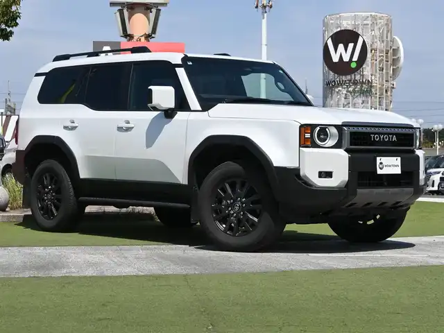 トヨタ ランドクルーザー ２５０ VX 千葉県 2024(令6)年 1.1万km プラチナホワイトパールマイカ Toyota Safety Sense/・プリクラッシュセーフティ/・レーンディパーチャーアラート/・オートハイビーム/・レーダークルーズコントロール/・ブラインドスポットモニター/ムーンルーフ/デジタルインナーミラー/ブラックレザーシート/運転席パワーシート/ディスプレイオーディオ/純正地デジTV/【Bluetooth接続】/パノラミックビューモニター/革巻きステアリング/ステアリングスイッチ/ETC（2.0）/LEDヘッドライト/フォグライト/ウインカーミラー/クリアランスソナー/純正18インチアルミホイル/サイド/カーテンエアバッグ/スマートキー