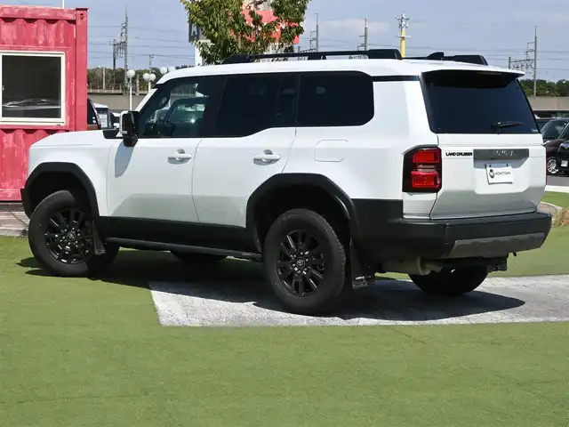 トヨタ ランドクルーザー ２５０ VX 千葉県 2024(令6)年 1.1万km プラチナホワイトパールマイカ Toyota Safety Sense/・プリクラッシュセーフティ/・レーンディパーチャーアラート/・オートハイビーム/・レーダークルーズコントロール/・ブラインドスポットモニター/ムーンルーフ/デジタルインナーミラー/ブラックレザーシート/運転席パワーシート/ディスプレイオーディオ/純正地デジTV/【Bluetooth接続】/パノラミックビューモニター/革巻きステアリング/ステアリングスイッチ/ETC（2.0）/LEDヘッドライト/フォグライト/ウインカーミラー/クリアランスソナー/純正18インチアルミホイル/サイド/カーテンエアバッグ/スマートキー