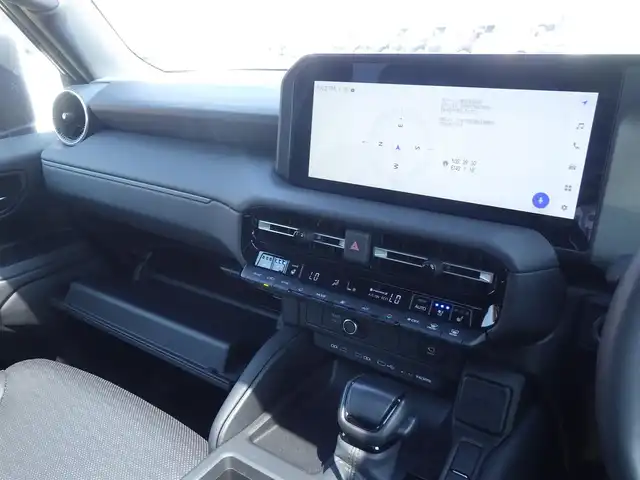 トヨタ ランドクルーザー ２５０ VX 千葉県 2024(令6)年 1.1万km プラチナホワイトパールマイカ Toyota Safety Sense/・プリクラッシュセーフティ/・レーンディパーチャーアラート/・オートハイビーム/・レーダークルーズコントロール/・ブラインドスポットモニター/ムーンルーフ/デジタルインナーミラー/ブラックレザーシート/運転席パワーシート/ディスプレイオーディオ/純正地デジTV/【Bluetooth接続】/パノラミックビューモニター/革巻きステアリング/ステアリングスイッチ/ETC（2.0）/LEDヘッドライト/フォグライト/ウインカーミラー/クリアランスソナー/純正18インチアルミホイル/サイド/カーテンエアバッグ/スマートキー