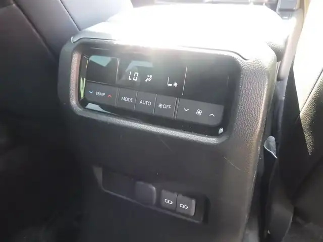トヨタ ランドクルーザー ２５０ VX 千葉県 2024(令6)年 1.1万km プラチナホワイトパールマイカ Toyota Safety Sense/・プリクラッシュセーフティ/・レーンディパーチャーアラート/・オートハイビーム/・レーダークルーズコントロール/・ブラインドスポットモニター/ムーンルーフ/デジタルインナーミラー/ブラックレザーシート/運転席パワーシート/ディスプレイオーディオ/純正地デジTV/【Bluetooth接続】/パノラミックビューモニター/革巻きステアリング/ステアリングスイッチ/ETC（2.0）/LEDヘッドライト/フォグライト/ウインカーミラー/クリアランスソナー/純正18インチアルミホイル/サイド/カーテンエアバッグ/スマートキー