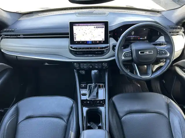 クライスラー・ジープ ジープ コンパス リミテッド 石川県 2024(令6)年 3.3万km パール 純正ナビ/フルセグ/シートヒーター　D/N/パワーシート　D/N/ハンドルヒーター/ポジションメモリー/リアパワーゲート/ドアバイザー/純正フロアマット/ミラーヒーター/パークセンス/アクティブレーンマネジメント/ACC/BSM/トラフィックサインアシスト/ハイウェイアシスト/ドライバーアテンションアラート/アルパインサウンドシステム/スペアタイヤ/トノカバー