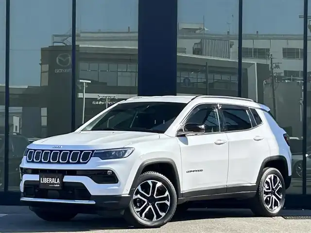 クライスラー・ジープ ジープ コンパス リミテッド 石川県 2024(令6)年 3.3万km パール 純正ナビ/フルセグ/シートヒーター　D/N/パワーシート　D/N/ハンドルヒーター/ポジションメモリー/リアパワーゲート/ドアバイザー/純正フロアマット/ミラーヒーター/パークセンス/アクティブレーンマネジメント/ACC/BSM/トラフィックサインアシスト/ハイウェイアシスト/ドライバーアテンションアラート/アルパインサウンドシステム/スペアタイヤ/トノカバー