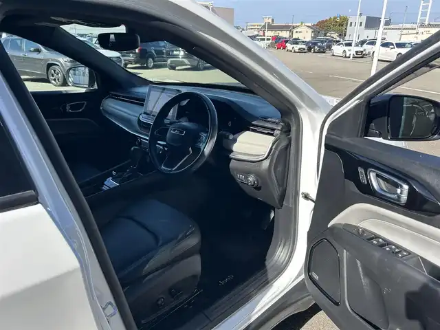 クライスラー・ジープ ジープ コンパス リミテッド 石川県 2024(令6)年 3.3万km パール 純正ナビ/フルセグ/シートヒーター　D/N/パワーシート　D/N/ハンドルヒーター/ポジションメモリー/リアパワーゲート/ドアバイザー/純正フロアマット/ミラーヒーター/パークセンス/アクティブレーンマネジメント/ACC/BSM/トラフィックサインアシスト/ハイウェイアシスト/ドライバーアテンションアラート/アルパインサウンドシステム/スペアタイヤ/トノカバー