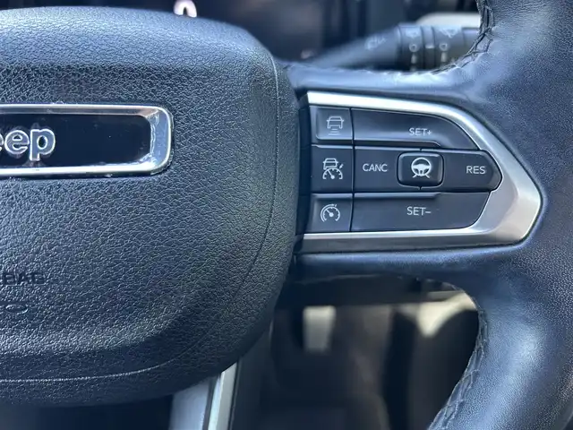 クライスラー・ジープ ジープ コンパス リミテッド 石川県 2024(令6)年 3.3万km パール 純正ナビ/フルセグ/シートヒーター　D/N/パワーシート　D/N/ハンドルヒーター/ポジションメモリー/リアパワーゲート/ドアバイザー/純正フロアマット/ミラーヒーター/パークセンス/アクティブレーンマネジメント/ACC/BSM/トラフィックサインアシスト/ハイウェイアシスト/ドライバーアテンションアラート/アルパインサウンドシステム/スペアタイヤ/トノカバー