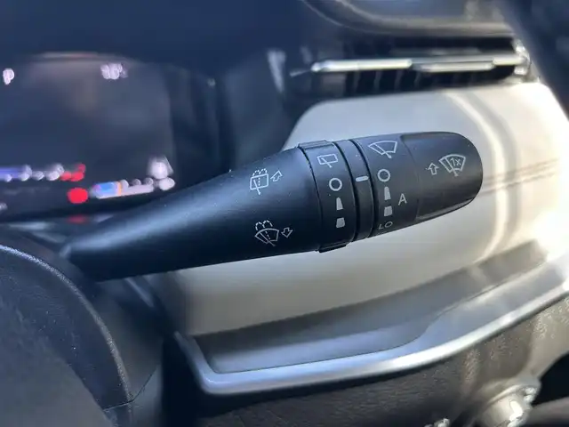 クライスラー・ジープ ジープ コンパス リミテッド 石川県 2024(令6)年 3.3万km パール 純正ナビ/フルセグ/シートヒーター　D/N/パワーシート　D/N/ハンドルヒーター/ポジションメモリー/リアパワーゲート/ドアバイザー/純正フロアマット/ミラーヒーター/パークセンス/アクティブレーンマネジメント/ACC/BSM/トラフィックサインアシスト/ハイウェイアシスト/ドライバーアテンションアラート/アルパインサウンドシステム/スペアタイヤ/トノカバー