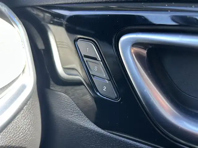 クライスラー・ジープ ジープ コンパス リミテッド 石川県 2024(令6)年 3.3万km パール 純正ナビ/フルセグ/シートヒーター　D/N/パワーシート　D/N/ハンドルヒーター/ポジションメモリー/リアパワーゲート/ドアバイザー/純正フロアマット/ミラーヒーター/パークセンス/アクティブレーンマネジメント/ACC/BSM/トラフィックサインアシスト/ハイウェイアシスト/ドライバーアテンションアラート/アルパインサウンドシステム/スペアタイヤ/トノカバー