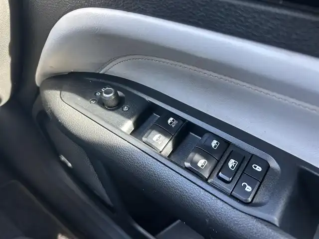 クライスラー・ジープ ジープ コンパス リミテッド 石川県 2024(令6)年 3.3万km パール 純正ナビ/フルセグ/シートヒーター　D/N/パワーシート　D/N/ハンドルヒーター/ポジションメモリー/リアパワーゲート/ドアバイザー/純正フロアマット/ミラーヒーター/パークセンス/アクティブレーンマネジメント/ACC/BSM/トラフィックサインアシスト/ハイウェイアシスト/ドライバーアテンションアラート/アルパインサウンドシステム/スペアタイヤ/トノカバー