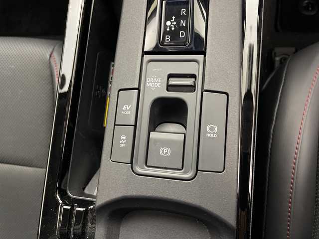 トヨタ プリウス Z 鹿児島県 2023(令5)年 1.3万km プラチナホワイトパールマイカ ワンオーナー/純正12.3型ディスプレイオーディオ/トヨタチームメイト（アドバンストパーク）/パノラミックビューモニター/黒革シート/パワーシート/シートヒーター/ベンチレーション/ステアリングヒーター/パワーバックドア/セーフティセンス/・プリクラッシュセーフティ/・レーントレーシングアシスト/・レーダークルーズコントロール/・アダプティブハイビーム/・プロアクティブドライビングアシスト/ブラインドスポットモニター/パーキングサポートブレーキ/AC100V/1500W電源/ETC2.0/USB入力端子/純正19インチアルミホイール（195/50/R19)/エアバック（運転席/助手席/サイド）