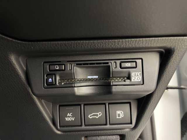 トヨタ プリウス Z 鹿児島県 2023(令5)年 1.3万km プラチナホワイトパールマイカ ワンオーナー/純正12.3型ディスプレイオーディオ/トヨタチームメイト（アドバンストパーク）/パノラミックビューモニター/黒革シート/パワーシート/シートヒーター/ベンチレーション/ステアリングヒーター/パワーバックドア/セーフティセンス/・プリクラッシュセーフティ/・レーントレーシングアシスト/・レーダークルーズコントロール/・アダプティブハイビーム/・プロアクティブドライビングアシスト/ブラインドスポットモニター/パーキングサポートブレーキ/AC100V/1500W電源/ETC2.0/USB入力端子/純正19インチアルミホイール（195/50/R19)/エアバック（運転席/助手席/サイド）