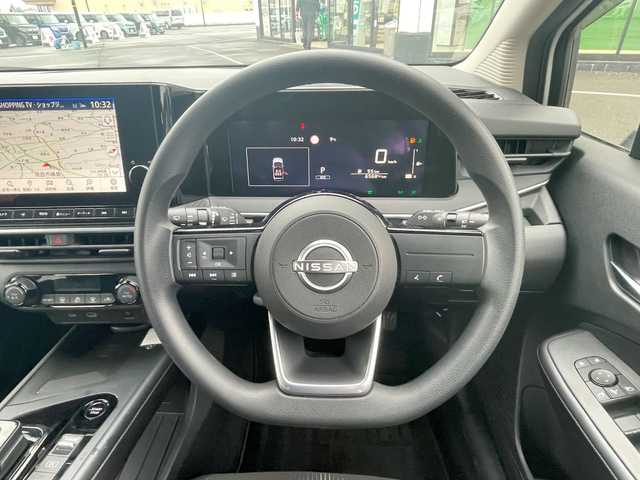 日産 ノート X 茨城県 2021(令3)年 6.6万km パール 純正ナビゲーション/フルセグＴＶ/ＵＳＢ/ＨＤＭＩ/ワイヤレス充電/全方位カメラ/ＥＴＣ/スポーツモード/ＥＶモード/レーンキープアシスト/衝突被害軽減システム/プッシュスタート/スマートキー/取扱説明書/ドアバイザー