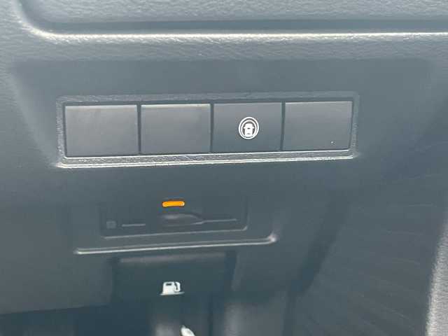 日産 ノート X 茨城県 2021(令3)年 6.6万km パール 純正ナビゲーション/フルセグＴＶ/ＵＳＢ/ＨＤＭＩ/ワイヤレス充電/全方位カメラ/ＥＴＣ/スポーツモード/ＥＶモード/レーンキープアシスト/衝突被害軽減システム/プッシュスタート/スマートキー/取扱説明書/ドアバイザー