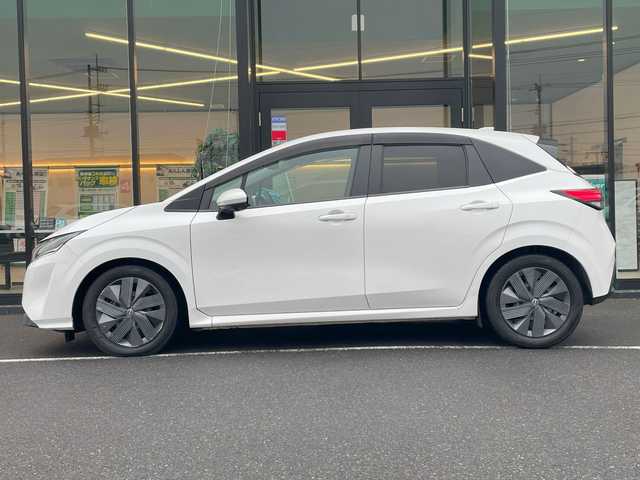 日産 ノート X 茨城県 2021(令3)年 6.6万km パール 純正ナビゲーション/フルセグＴＶ/ＵＳＢ/ＨＤＭＩ/ワイヤレス充電/全方位カメラ/ＥＴＣ/スポーツモード/ＥＶモード/レーンキープアシスト/衝突被害軽減システム/プッシュスタート/スマートキー/取扱説明書/ドアバイザー