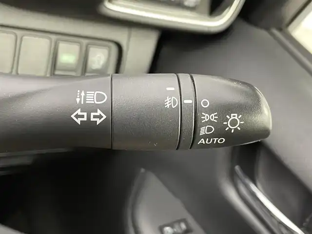 日産 セレナ ハイウェイスター 千葉県 2016(平28)年 5.6万km ダイヤモンドブラック 純正９型ナビ　（MM516D-L）/セーフティパックＢ　/純正11型後席モニター/両側電動スライドドア　/プロパイロット/衝突軽減ブレーキ/電子インナーミラー　/ステアリングスイッチ　/アラウンドビューモニター　/パーキングアシスト　/ＥＴＣ　/ＬＥＤヘッドライトバックカメラ/アイドリングストップ/ウィンカーミラー/ドアバイザー/プッシュスタート/12Vシガーソケット/後席サンシェード