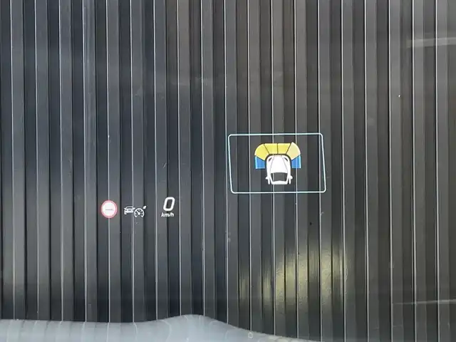 メルセデス・ベンツ Ｍ・ベンツ Ｃ２２０ｄ アバンギャルド　AMGライン 福岡県 2022(令4)年 1.3万km ハイテックシルバー ワンオーナー　/レーダーセーフティパッケージ/アダプティブクルーズコントロール/ブラインドスポットモニター/レーンキープアシスト/ヘッドアップディスプレイ/ベーシックパッケージ/純正ナビ/Ａｐｐｌｅｃａｒｐｌａｙ　/フルセグTV/Ｂｌｕｅｔｏｏｔｈ　/バックカメラ　/全方位カメラ/ハーフレザーシート/前席シートヒーター/パワーバックドア/LEDヘッドライト/オートハイビーム/純正18インチアルミホイール/ETC2.0/取扱説明書/保証書