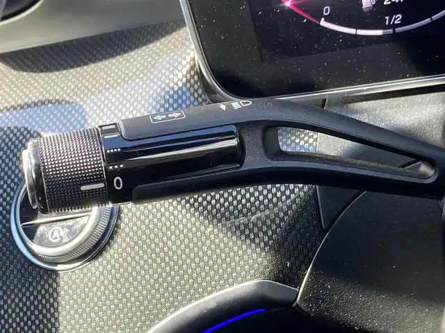 メルセデス・ベンツ Ｍ・ベンツ Ｃ２２０ｄ アバンギャルド　AMGライン 福岡県 2022(令4)年 1.3万km ハイテックシルバー ワンオーナー　/レーダーセーフティパッケージ/アダプティブクルーズコントロール/ブラインドスポットモニター/レーンキープアシスト/ヘッドアップディスプレイ/ベーシックパッケージ/純正ナビ/Ａｐｐｌｅｃａｒｐｌａｙ　/フルセグTV/Ｂｌｕｅｔｏｏｔｈ　/バックカメラ　/全方位カメラ/ハーフレザーシート/前席シートヒーター/パワーバックドア/LEDヘッドライト/オートハイビーム/純正18インチアルミホイール/ETC2.0/取扱説明書/保証書