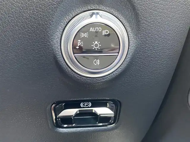 メルセデス・ベンツ Ｍ・ベンツ Ｃ２２０ｄ アバンギャルド　AMGライン 福岡県 2022(令4)年 1.3万km ハイテックシルバー ワンオーナー　/レーダーセーフティパッケージ/アダプティブクルーズコントロール/ブラインドスポットモニター/レーンキープアシスト/ヘッドアップディスプレイ/ベーシックパッケージ/純正ナビ/Ａｐｐｌｅｃａｒｐｌａｙ　/フルセグTV/Ｂｌｕｅｔｏｏｔｈ　/バックカメラ　/全方位カメラ/ハーフレザーシート/前席シートヒーター/パワーバックドア/LEDヘッドライト/オートハイビーム/純正18インチアルミホイール/ETC2.0/取扱説明書/保証書