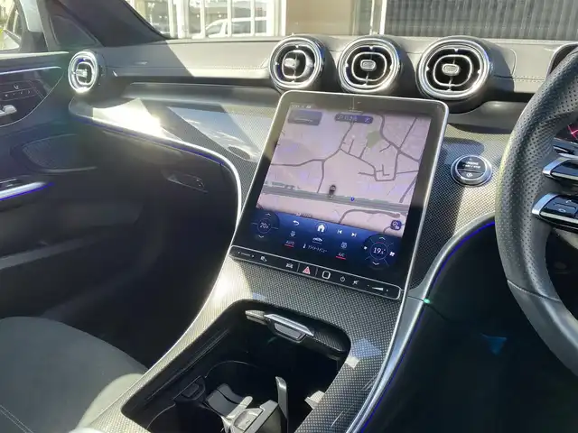 メルセデス・ベンツ Ｍ・ベンツ Ｃ２２０ｄ アバンギャルド　AMGライン 福岡県 2022(令4)年 1.3万km ハイテックシルバー ワンオーナー　/レーダーセーフティパッケージ/アダプティブクルーズコントロール/ブラインドスポットモニター/レーンキープアシスト/ヘッドアップディスプレイ/ベーシックパッケージ/純正ナビ/Ａｐｐｌｅｃａｒｐｌａｙ　/フルセグTV/Ｂｌｕｅｔｏｏｔｈ　/バックカメラ　/全方位カメラ/ハーフレザーシート/前席シートヒーター/パワーバックドア/LEDヘッドライト/オートハイビーム/純正18インチアルミホイール/ETC2.0/取扱説明書/保証書