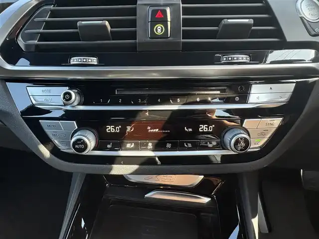 ＢＭＷ Ｘ３ xDrive20d Mスポーツ 石川県 2018(平30)年 4.8万km 白 ハイラインパッケージ/イノベーションパッケージ/黒革シート/純正ナビ/フルセグTV/全方位カメラ/ETC/アダプティブクルーズコントロール/ブラインドスポットモニター/置くだけ充電/全席シートヒーター/パワーシート（D+N席）/シートメモリー/パワーバックドア/ルーフレール/アンチロック・ブレーキ・システム/衝突被害軽減システム/横滑り防止装置/前後コーナーセンサー/レーンキープアシスト/盗難防止装置/ダウンヒルアシストコントロール/パーキングアシスト/アイドリングストップ/純正アルミホイール/スマートキー