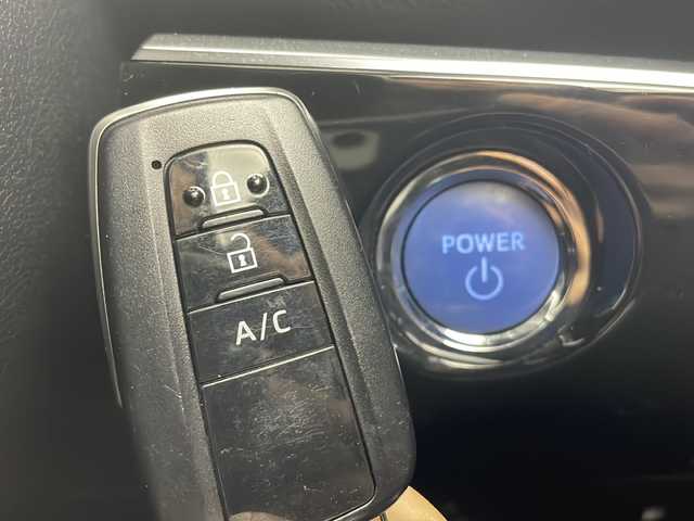 トヨタ プリウス ＰＨＶ S ナビパッケージ 茨城県 2017(平29)年 5.9万km ホワイトパールクリスタルシャイン 純正ナビ/・Bluetooth接続/・フルセグテレビ/・バックカメラ/・USB入力端子/ETC/ドライブレコーダー/社外ホイール/エアロパーツ（TRD)/LEDヘッドライト/純正フロアマット/アイドリングストップ/１００V充電/プラグインハイブリッド/ABS/横滑り防止装置/オートライト/盗難防止装置/レーンアシストキープ/カーテンエアバッグ