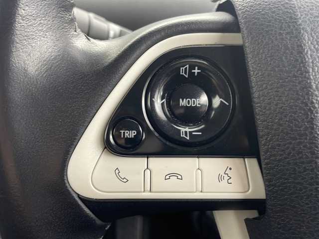 トヨタ プリウス ＰＨＶ S ナビパッケージ 茨城県 2017(平29)年 5.9万km ホワイトパールクリスタルシャイン 純正ナビ/・Bluetooth接続/・フルセグテレビ/・バックカメラ/・USB入力端子/ETC/ドライブレコーダー/社外ホイール/エアロパーツ（TRD)/LEDヘッドライト/純正フロアマット/アイドリングストップ/１００V充電/プラグインハイブリッド/ABS/横滑り防止装置/オートライト/盗難防止装置/レーンアシストキープ/カーテンエアバッグ