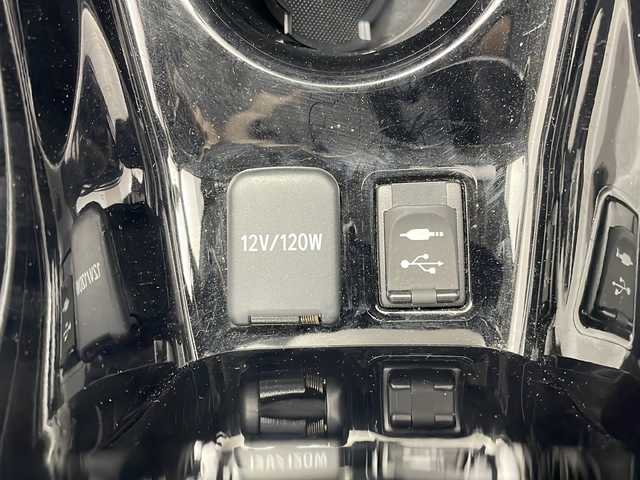 トヨタ プリウス ＰＨＶ S ナビパッケージ 茨城県 2017(平29)年 5.9万km ホワイトパールクリスタルシャイン 純正ナビ/・Bluetooth接続/・フルセグテレビ/・バックカメラ/・USB入力端子/ETC/ドライブレコーダー/社外ホイール/エアロパーツ（TRD)/LEDヘッドライト/純正フロアマット/アイドリングストップ/１００V充電/プラグインハイブリッド/ABS/横滑り防止装置/オートライト/盗難防止装置/レーンアシストキープ/カーテンエアバッグ