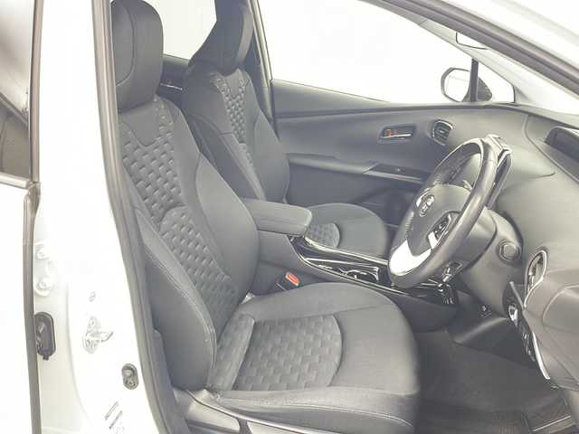 トヨタ プリウス ＰＨＶ S ナビパッケージ 茨城県 2017(平29)年 5.9万km ホワイトパールクリスタルシャイン 純正ナビ/・Bluetooth接続/・フルセグテレビ/・バックカメラ/・USB入力端子/ETC/ドライブレコーダー/社外ホイール/エアロパーツ（TRD)/LEDヘッドライト/純正フロアマット/アイドリングストップ/１００V充電/プラグインハイブリッド/ABS/横滑り防止装置/オートライト/盗難防止装置/レーンアシストキープ/カーテンエアバッグ