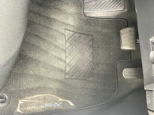 トヨタ プリウス ＰＨＶ S ナビパッケージ 茨城県 2017(平29)年 5.9万km ホワイトパールクリスタルシャイン 純正ナビ/・Bluetooth接続/・フルセグテレビ/・バックカメラ/・USB入力端子/ETC/ドライブレコーダー/社外ホイール/エアロパーツ（TRD)/LEDヘッドライト/純正フロアマット/アイドリングストップ/１００V充電/プラグインハイブリッド/ABS/横滑り防止装置/オートライト/盗難防止装置/レーンアシストキープ/カーテンエアバッグ