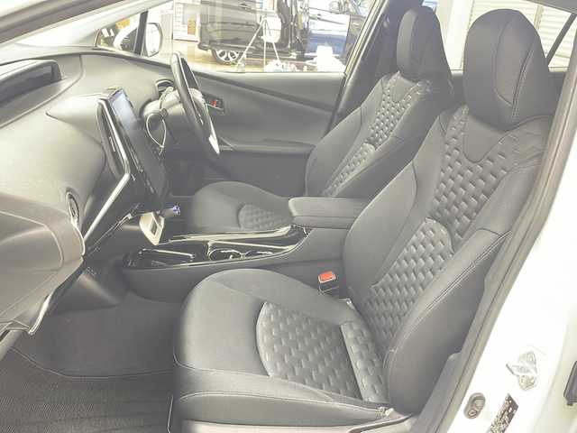 トヨタ プリウス ＰＨＶ S ナビパッケージ 茨城県 2017(平29)年 5.9万km ホワイトパールクリスタルシャイン 純正ナビ/・Bluetooth接続/・フルセグテレビ/・バックカメラ/・USB入力端子/ETC/ドライブレコーダー/社外ホイール/エアロパーツ（TRD)/LEDヘッドライト/純正フロアマット/アイドリングストップ/１００V充電/プラグインハイブリッド/ABS/横滑り防止装置/オートライト/盗難防止装置/レーンアシストキープ/カーテンエアバッグ