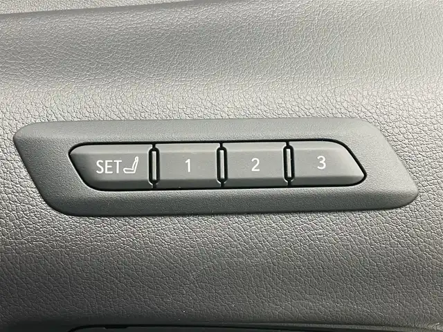 レクサス ＵＸ 250h バージョンL 岡山県 2020(令2)年 4.2万km ソニッククォーツ 純正10.3インチナビ/・FM/AM/Bluetooth/フルセグ/CD/DVD/パノラマミックビューモニター/本革シート/・パワーシート/・ベンチレーション/ステアリングヒーター/パワーバックドア/Lexus Safety System+/・プリクラッシュセーフティ/・レーンディパーチャーアラート/トレーシングアシスト/・レーダークルーズコントロール/・アダプティブハイビームアシスト/・ブラインドスポットモニター/・コーナーセンサー/ETC/ドライブレコーダー/純正18インチアルミホイール/純正フロアマット