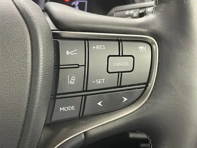 レクサス ＵＸ 250h バージョンL 岡山県 2020(令2)年 4.2万km ソニッククォーツ 純正10.3インチナビ/・FM/AM/Bluetooth/フルセグ/CD/DVD/パノラマミックビューモニター/本革シート/・パワーシート/・ベンチレーション/ステアリングヒーター/パワーバックドア/Lexus Safety System+/・プリクラッシュセーフティ/・レーンディパーチャーアラート/トレーシングアシスト/・レーダークルーズコントロール/・アダプティブハイビームアシスト/・ブラインドスポットモニター/・コーナーセンサー/ETC/ドライブレコーダー/純正18インチアルミホイール/純正フロアマット