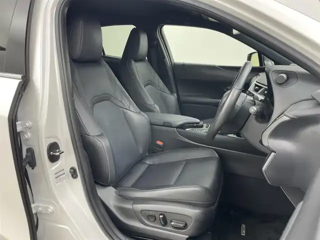 レクサス ＵＸ 250h バージョンL 岡山県 2020(令2)年 4.2万km ソニッククォーツ 純正10.3インチナビ/・FM/AM/Bluetooth/フルセグ/CD/DVD/パノラマミックビューモニター/本革シート/・パワーシート/・ベンチレーション/ステアリングヒーター/パワーバックドア/Lexus Safety System+/・プリクラッシュセーフティ/・レーンディパーチャーアラート/トレーシングアシスト/・レーダークルーズコントロール/・アダプティブハイビームアシスト/・ブラインドスポットモニター/・コーナーセンサー/ETC/ドライブレコーダー/純正18インチアルミホイール/純正フロアマット