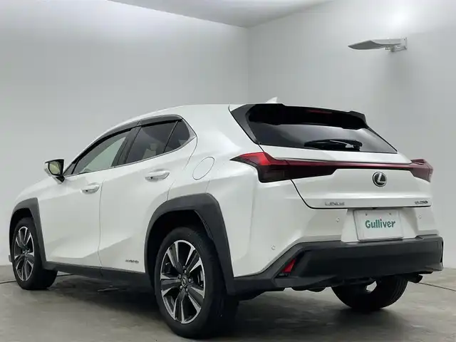 レクサス ＵＸ 250h バージョンL 岡山県 2020(令2)年 4.2万km ソニッククォーツ 純正10.3インチナビ/・FM/AM/Bluetooth/フルセグ/CD/DVD/パノラマミックビューモニター/本革シート/・パワーシート/・ベンチレーション/ステアリングヒーター/パワーバックドア/Lexus Safety System+/・プリクラッシュセーフティ/・レーンディパーチャーアラート/トレーシングアシスト/・レーダークルーズコントロール/・アダプティブハイビームアシスト/・ブラインドスポットモニター/・コーナーセンサー/ETC/ドライブレコーダー/純正18インチアルミホイール/純正フロアマット