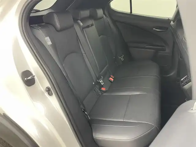 レクサス ＵＸ 250h バージョンL 岡山県 2020(令2)年 4.2万km ソニッククォーツ 純正10.3インチナビ/・FM/AM/Bluetooth/フルセグ/CD/DVD/パノラマミックビューモニター/本革シート/・パワーシート/・ベンチレーション/ステアリングヒーター/パワーバックドア/Lexus Safety System+/・プリクラッシュセーフティ/・レーンディパーチャーアラート/トレーシングアシスト/・レーダークルーズコントロール/・アダプティブハイビームアシスト/・ブラインドスポットモニター/・コーナーセンサー/ETC/ドライブレコーダー/純正18インチアルミホイール/純正フロアマット
