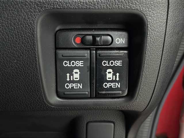 ホンダ Ｎ ＢＯＸ カスタム G ターボSSパッケージ 埼玉県 2017(平29)年 3.5万km 赤／黒 純正ナビ　VXM-174VFi/(Bluetooth/USB/CD/DVD/AM/FM)/地デジフルセグ/バックカメラ/ETC/クルーズコントロール/パドルシフト/運転席・助手席シートヒーター/車速連動バリアブル間欠ワイパー/あんしんパッケージ/・低速域衝突軽減ブレーキ/・誤発進抑制機能/・サイド・カーテンエアバッグ/360°スーパーUV・IRカットパッケージ/LEDフォグライト＋LEDポジションランプ＋フォグライトガーニッシュ/ロールサンシェード/両側パワースライドドア/プッシュスタート/ステアリングリモコン/ウィンカーミラー/純正フロアマット/純正ドアバイザー/純正15インチアルミホイール