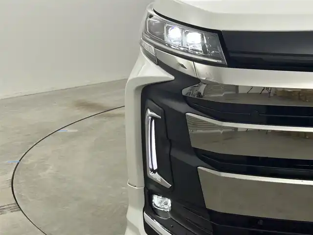 トヨタ ノア ハイブリッド S－Z 岡山県 2023(令5)年 1.2万km ホワイトパールクリスタルシャイン 純正10.5インチナビ/・地デジ/Bluetooth/DVD/CD/HDMI/パノラミックビューモニター/快適利便パッケージ/モデリスタエアロ /ブラインドスポットモニター/ビルトインETC2.0/両側パワースライドドア/ハーフレザーシート /シートヒーター /ステアリングヒーター/三眼LEDライト/ユニバーサルステップ/アドバンストパーク/パワーバックドア /オットマン/オートライト/オートハイビーム /レーダークルーズコントロール/プッシュスタート /スマートキー/純正17インチアルミホイール/新車保証書/取扱説明書