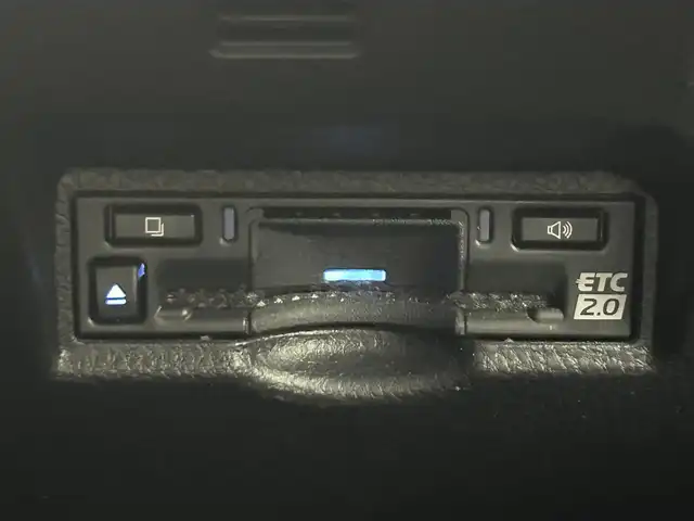 トヨタ ノア ハイブリッド S－Z 岡山県 2023(令5)年 1.2万km ホワイトパールクリスタルシャイン 純正10.5インチナビ/・地デジ/Bluetooth/DVD/CD/HDMI/パノラミックビューモニター/快適利便パッケージ/モデリスタエアロ /ブラインドスポットモニター/ビルトインETC2.0/両側パワースライドドア/ハーフレザーシート /シートヒーター /ステアリングヒーター/三眼LEDライト/ユニバーサルステップ/アドバンストパーク/パワーバックドア /オットマン/オートライト/オートハイビーム /レーダークルーズコントロール/プッシュスタート /スマートキー/純正17インチアルミホイール/新車保証書/取扱説明書