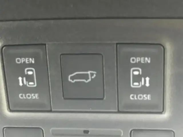 トヨタ ノア ハイブリッド S－Z 岡山県 2023(令5)年 1.2万km ホワイトパールクリスタルシャイン 純正10.5インチナビ/・地デジ/Bluetooth/DVD/CD/HDMI/パノラミックビューモニター/快適利便パッケージ/モデリスタエアロ /ブラインドスポットモニター/ビルトインETC2.0/両側パワースライドドア/ハーフレザーシート /シートヒーター /ステアリングヒーター/三眼LEDライト/ユニバーサルステップ/アドバンストパーク/パワーバックドア /オットマン/オートライト/オートハイビーム /レーダークルーズコントロール/プッシュスタート /スマートキー/純正17インチアルミホイール/新車保証書/取扱説明書